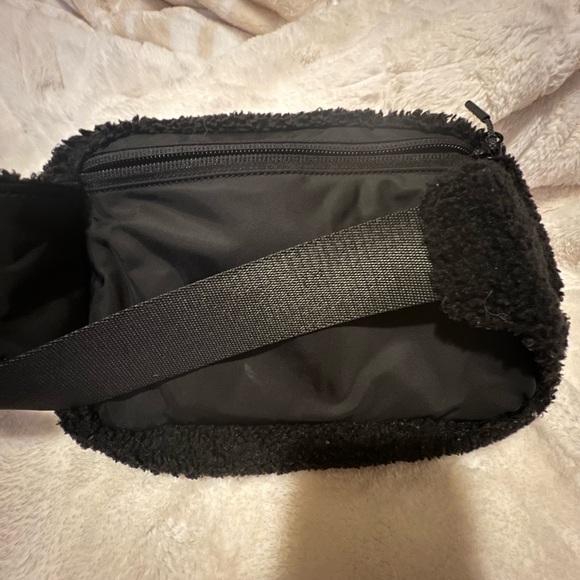 Lululemon fleece everywhere belt bag 2l - Picture 4 of 7